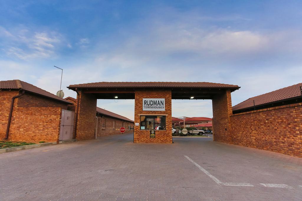 Rudman Townhouses - Or Tambo Airport Boksburg Extérieur photo